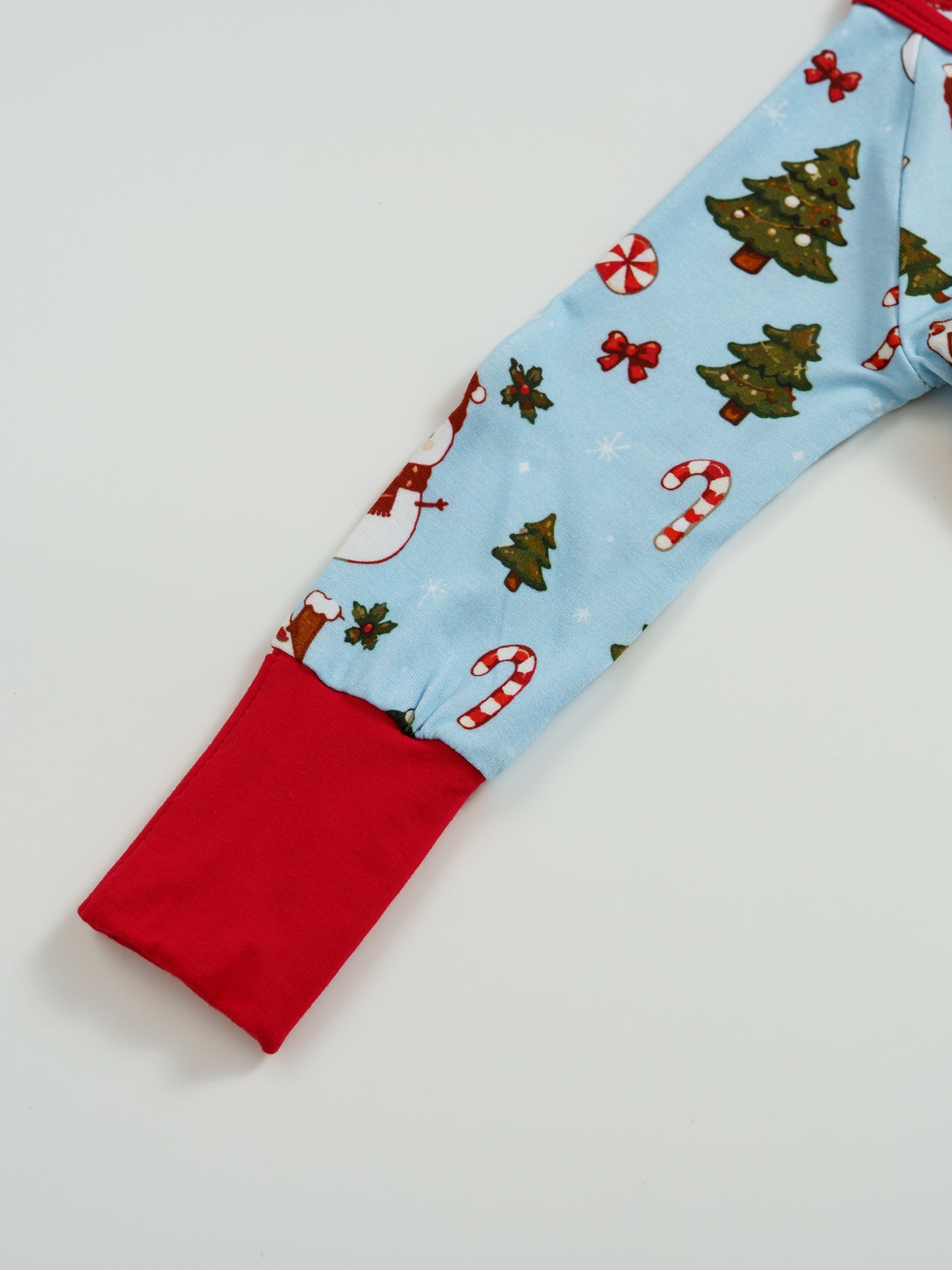 Christmas Cottage – Holiday Bamboo Zipper Sleeper – With Grippers
