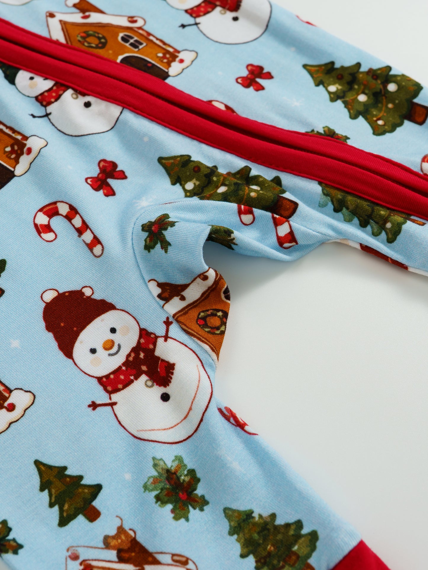 Christmas Cottage – Holiday Bamboo Zipper Sleeper – With Grippers