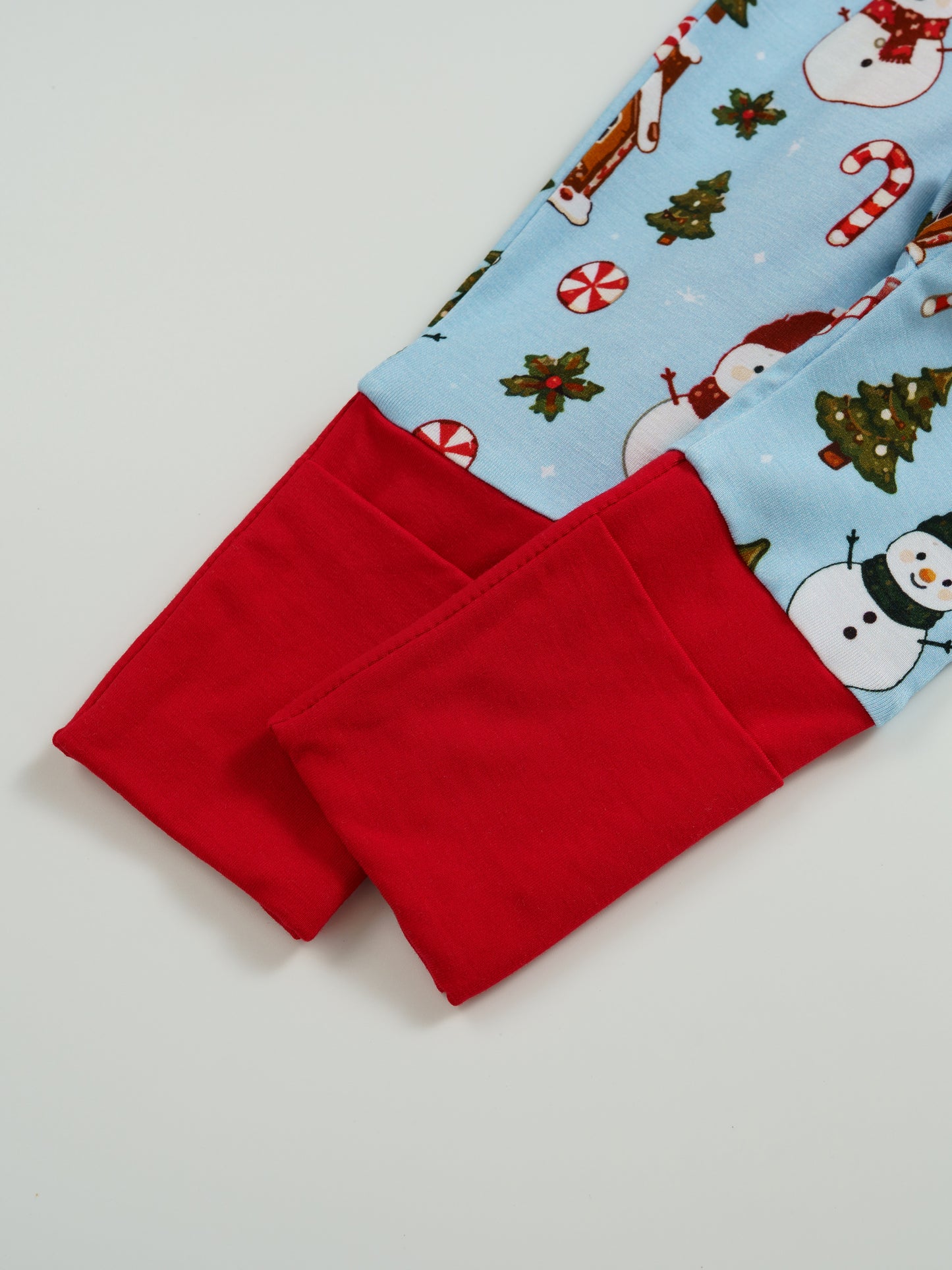 Christmas Cottage – Holiday Bamboo Zipper Sleeper – Without Grippers